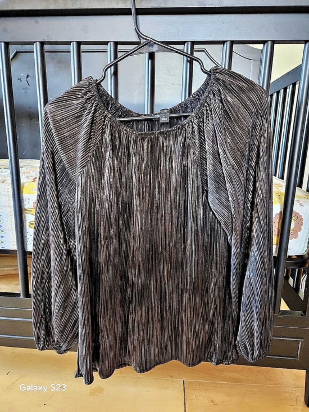 Ann Taylor Factory Pleated Blouse in Black & Gold Size XS Like New